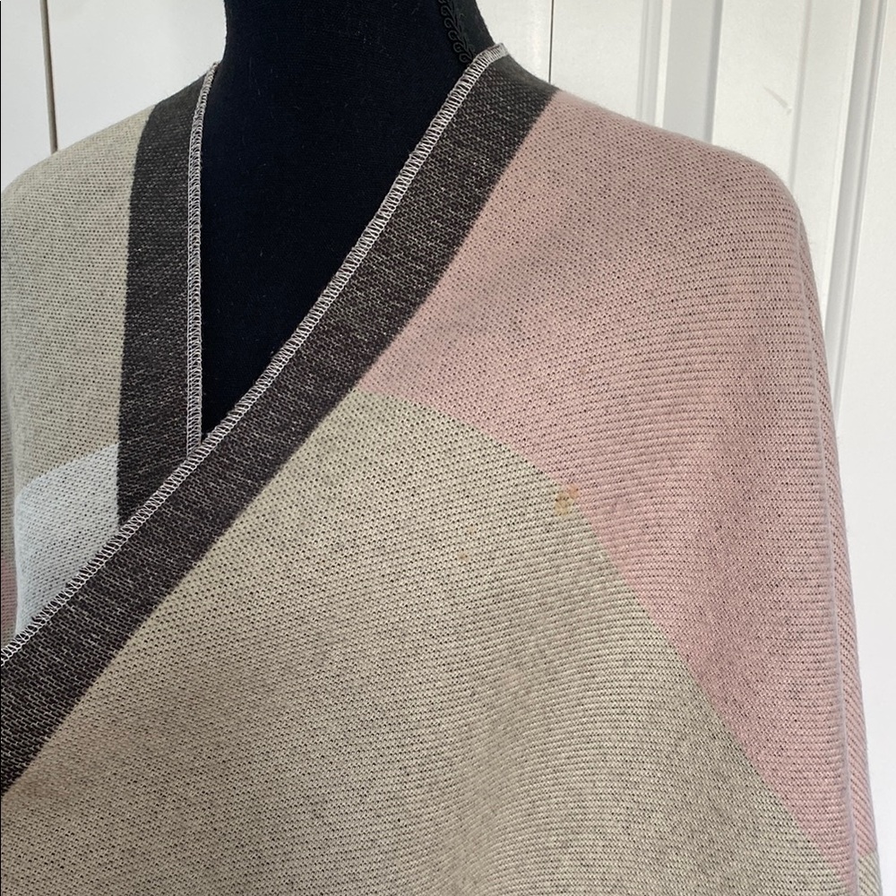 Beautiful Pink Grey And Tan Fringe Shrung Wrap Poncho One Size Fits Most - Picture 5 of 6